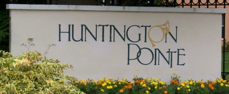 Entrance sign at Huntington Pointe, Sarasota, Florida