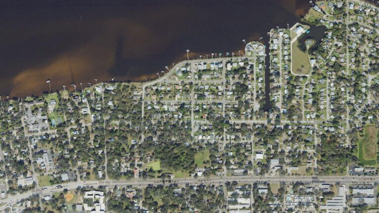 Aerial view of Manatee Gardens, Bradenton, Florida