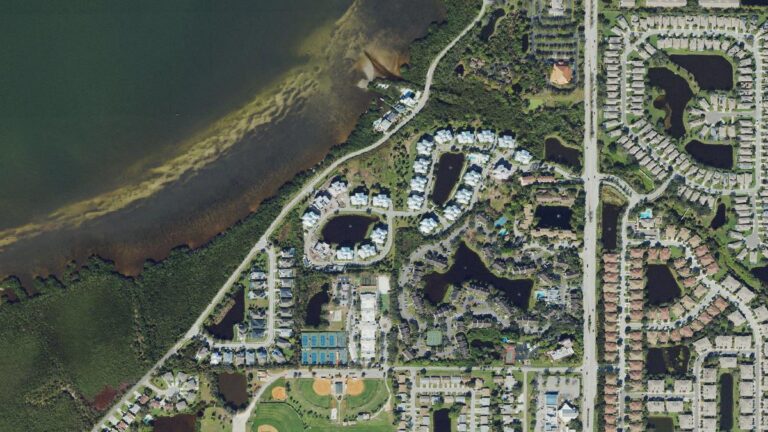 Aerial view of Palma Sola Bay Club, Bradenton, Florida