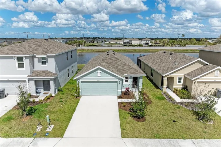 3915 Direct Green Place, Bradenton, FL, sold by Janelle Mertins