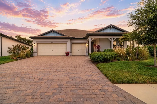 Photos at 16341 Hidden Oak Loop